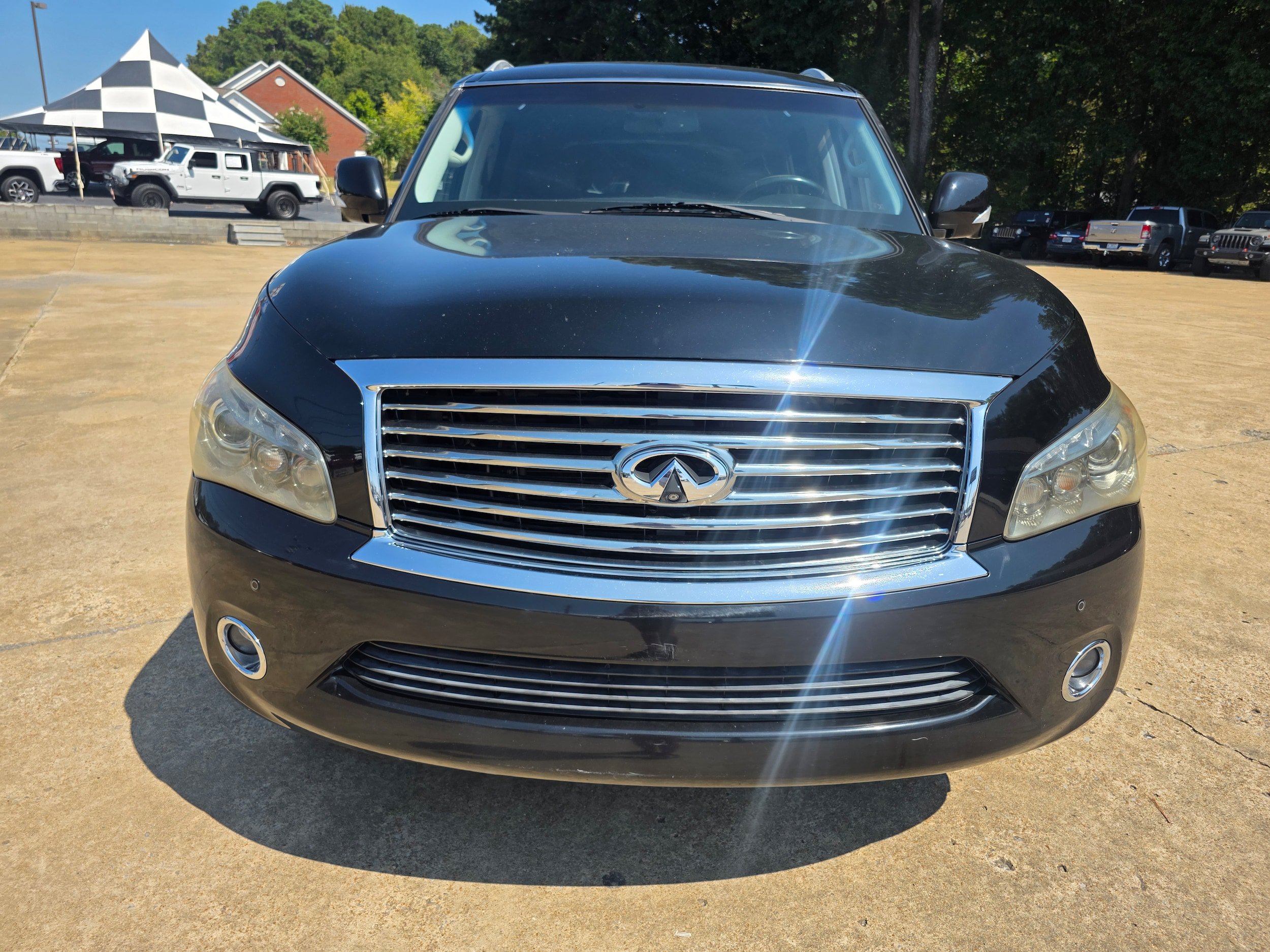 Used 2012 INFINITI QX56 2WD w/ Theater Pkg image 2