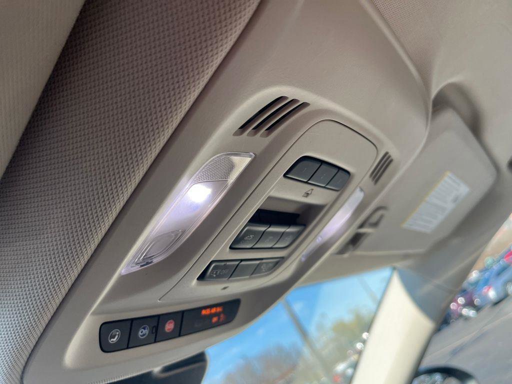 Used 2023 Buick Envision Avenir image 16