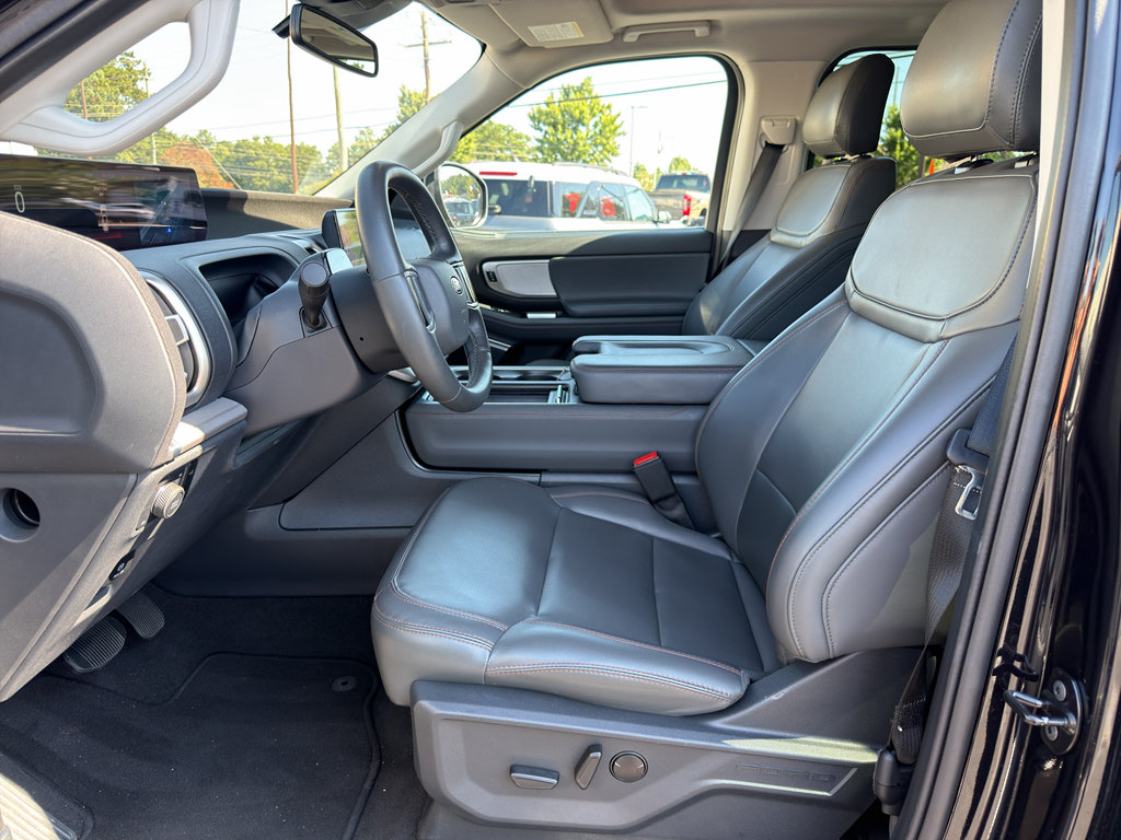 Used 2025 Ford Expedition Active AWD/4WD image 18
