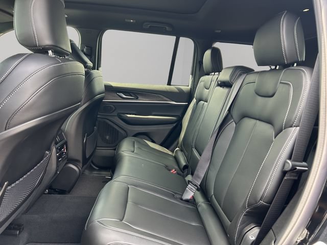 New 2026 Jeep Grand Cherokee Limited w/ Limited Altitude Package AWD/4WD image 16