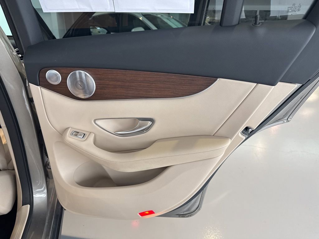 Used 2020 Mercedes-Benz GLC 300 4MATIC image 23