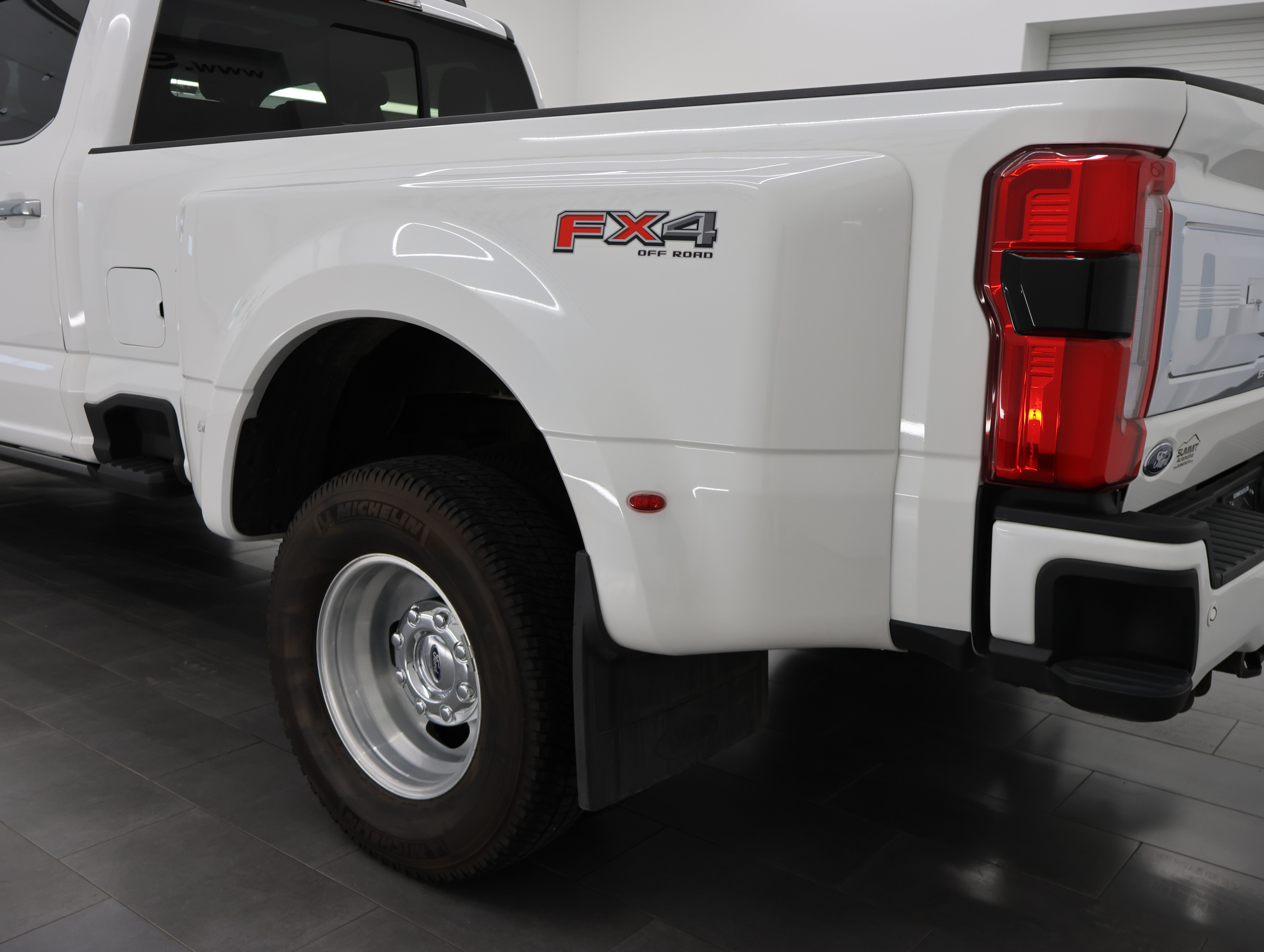 Used 2024 Ford F350 Limited w/ FX4 Off-Road Package AWD/4WD image 36
