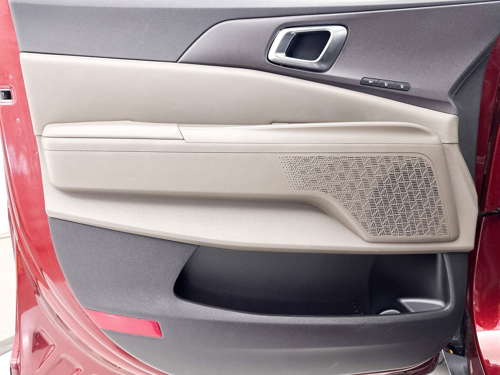 Certified 2025 Kia Carnival EX image 32