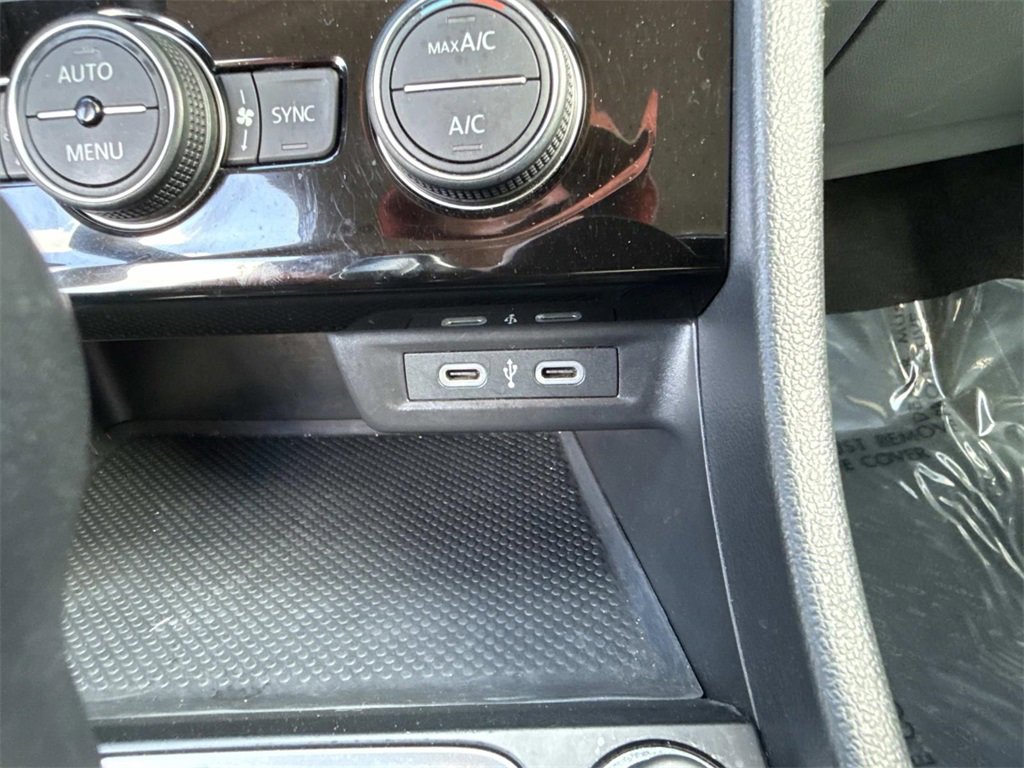 Used 2024 Volkswagen Jetta SE image 20
