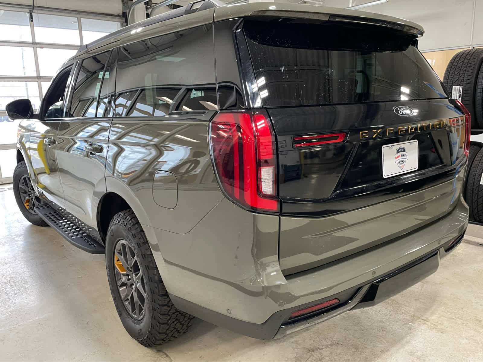 Used 2025 Ford Expedition Tremor AWD/4WD image 6