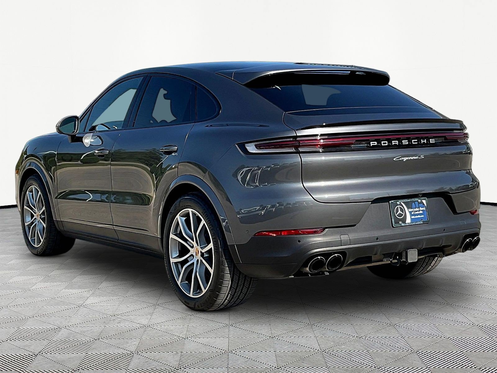 Used 2024 Porsche Cayenne S AWD/4WD image 4