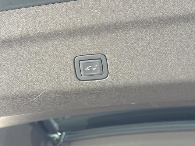 Certified 2023 Cadillac Escalade Premium Luxury w/ LPO, Radiant Package AWD/4WD image 21
