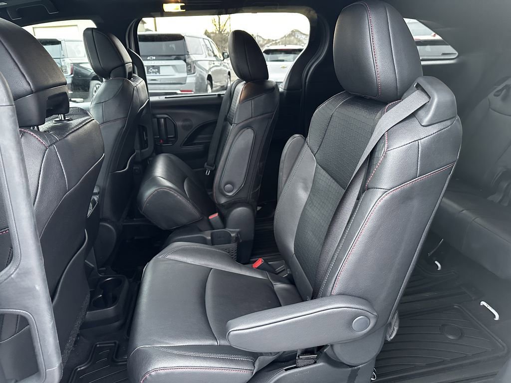Used 2025 Toyota Sienna XSE image 17