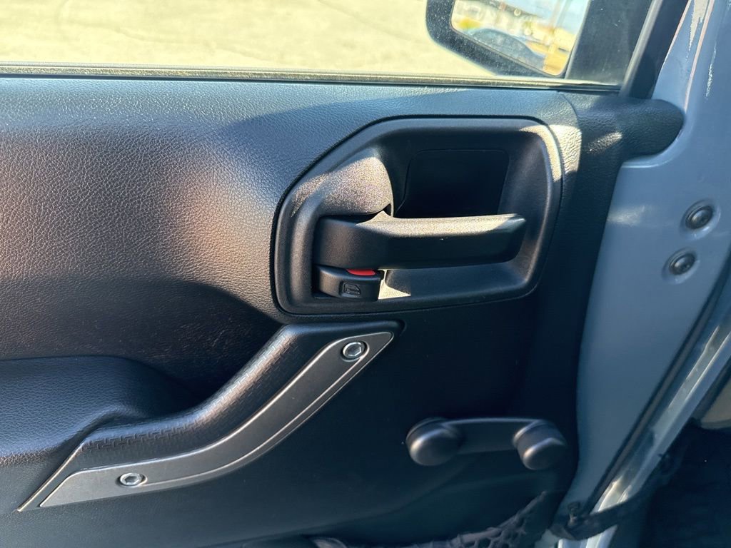 Used 2015 Jeep Wrangler Unlimited Willys image 12