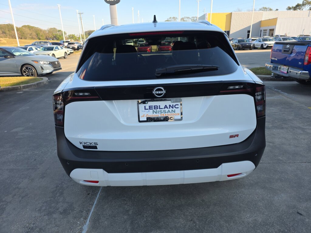 New 2026 Nissan Kicks SR FWD image 2