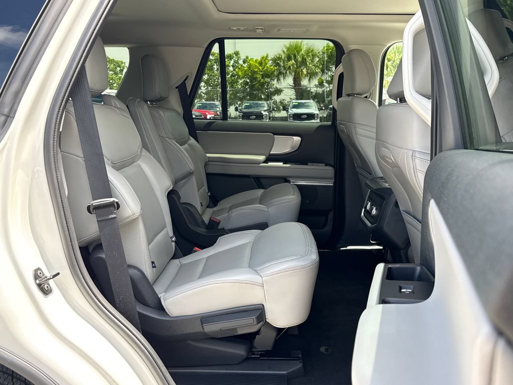 Used 2025 Ford Expedition Active RWD image 31