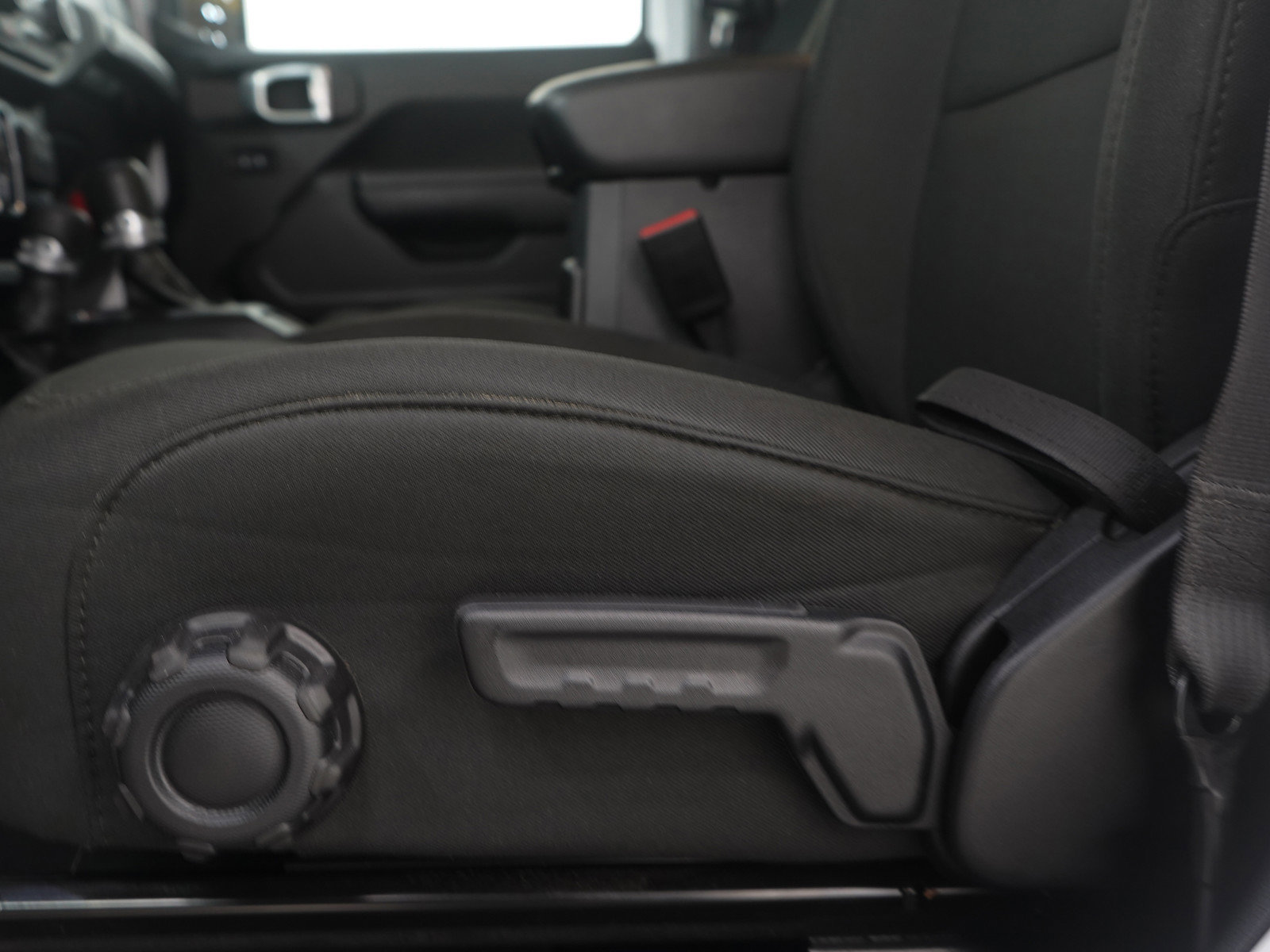 Used 2023 Jeep Wrangler Unlimited w/ Cold Weather Group image 22