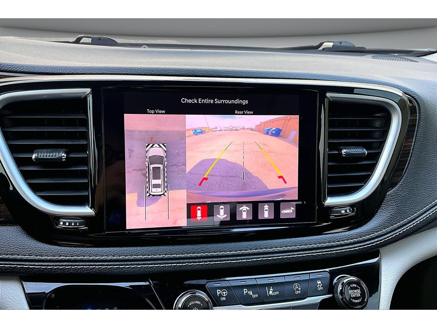 Used 2022 Chrysler Pacifica Limited FWD image 26