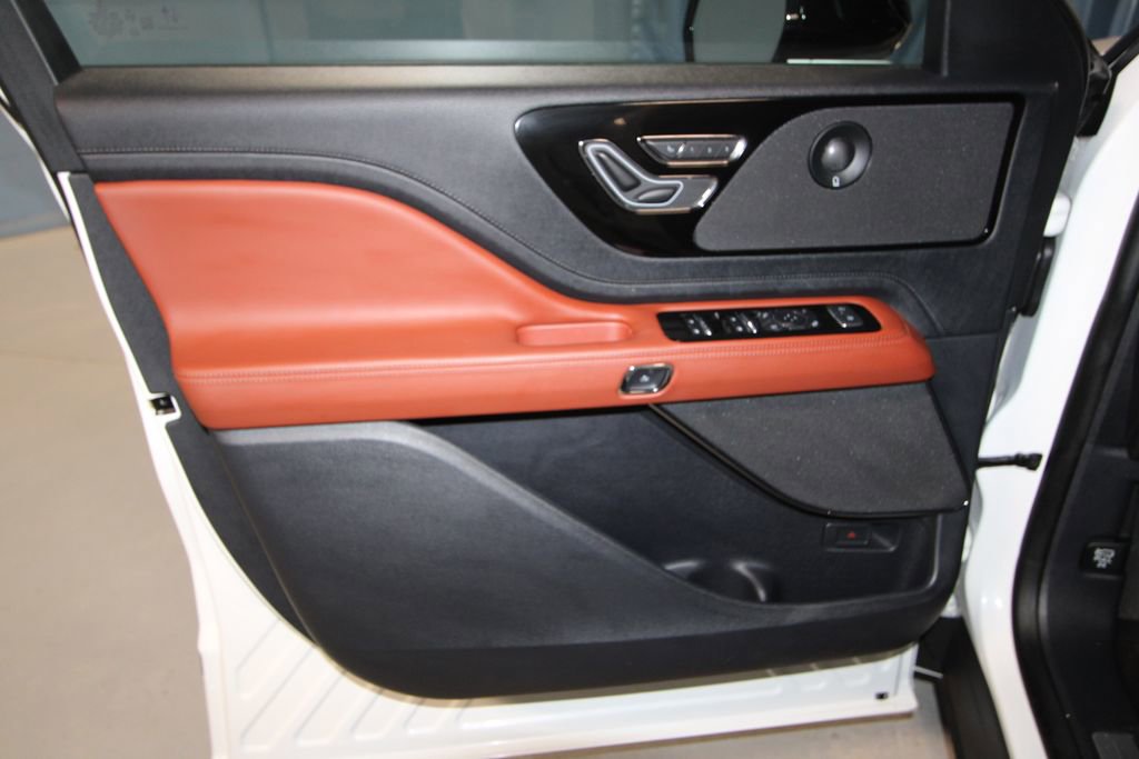 Used 2025 Lincoln Aviator Reserve w/ Jet Appearance Package image 5