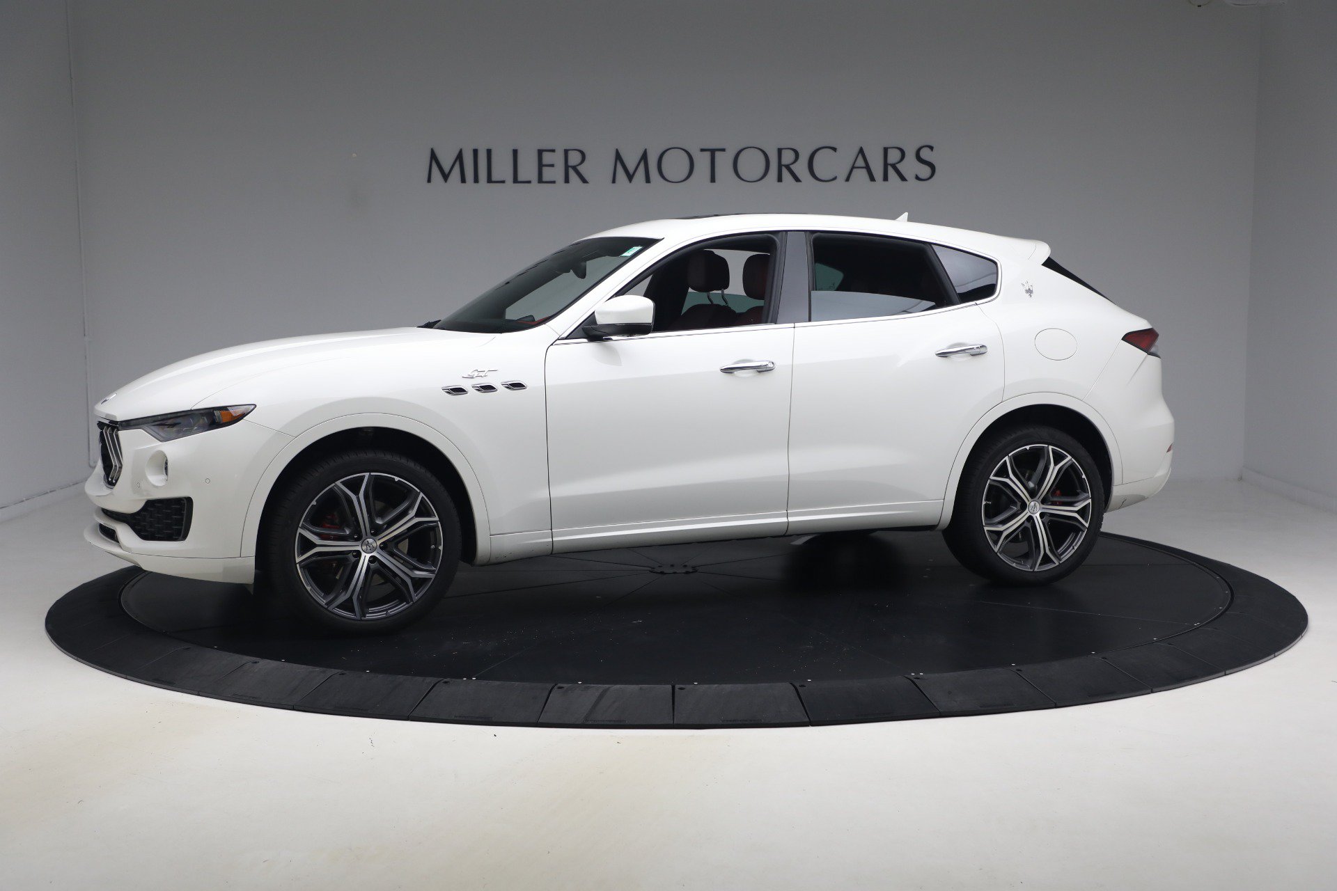 Certified 2023 Maserati Levante GT AWD/4WD image 2