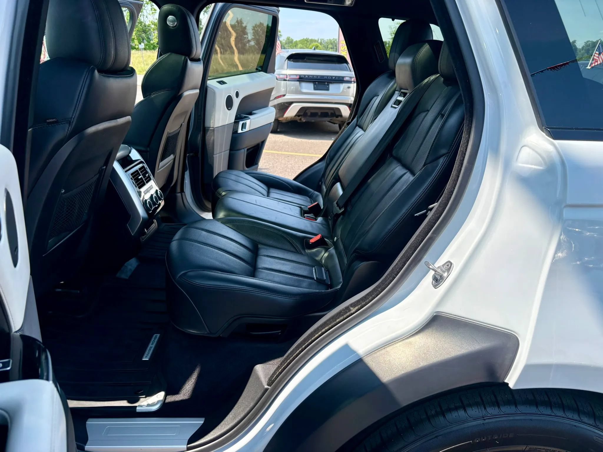 Used 2016 Land Rover Range Rover Sport Supercharged AWD/4WD image 19