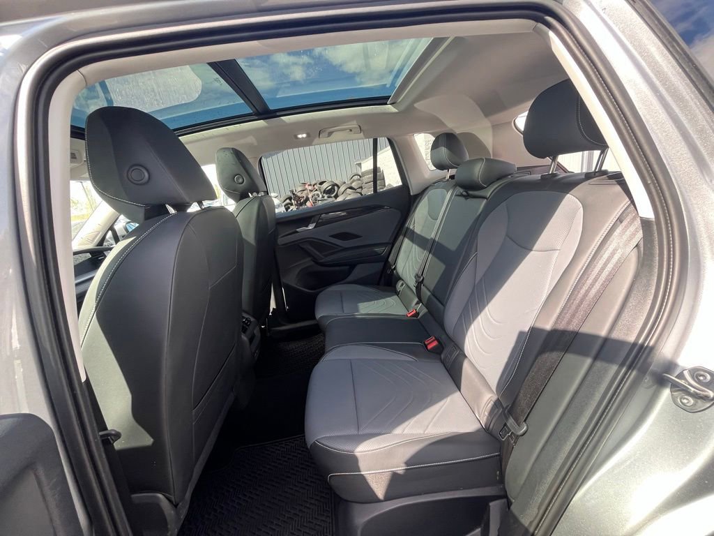 Certified 2025 Volkswagen Tiguan SE w/ Panoramic Sunroof Package AWD/4WD image 23