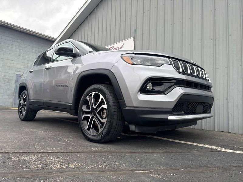 Used 2022 Jeep Compass Limited image 4