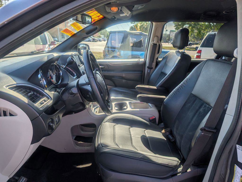 Used 2018 Dodge Grand Caravan SXT image 9