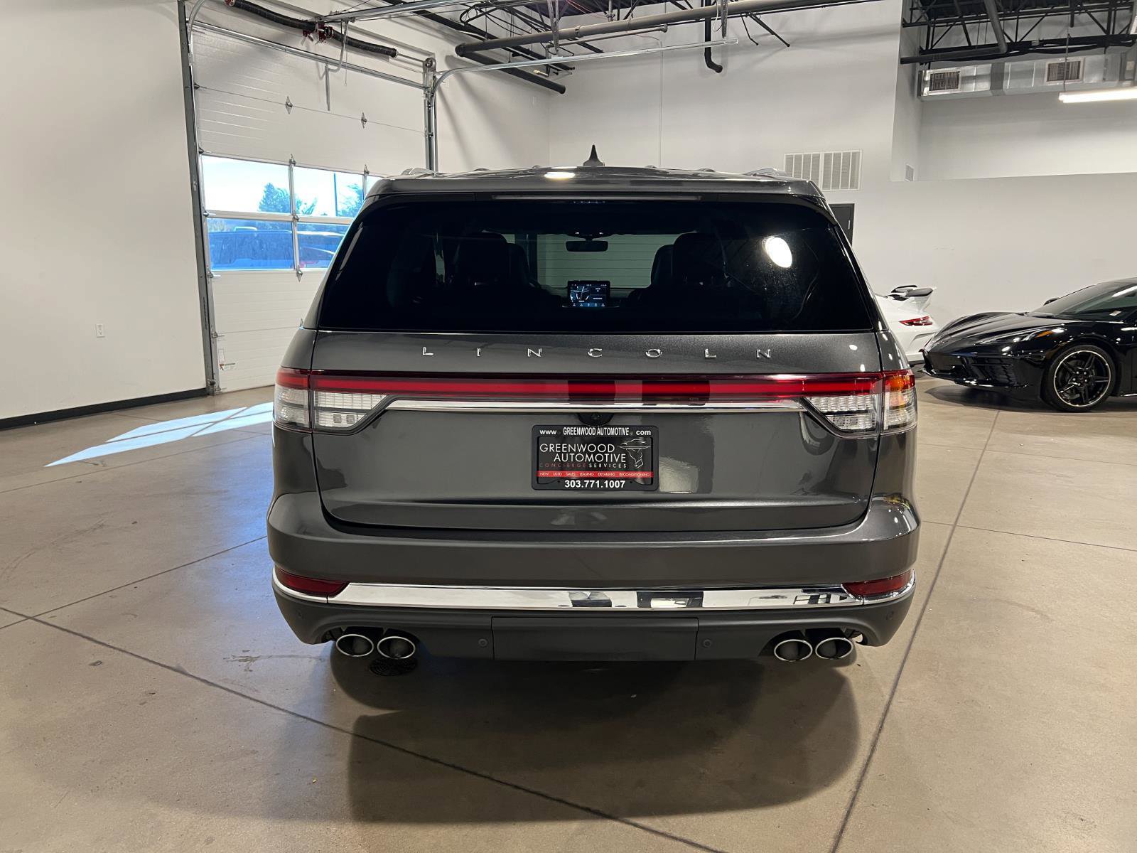 Used 2020 Lincoln Aviator Reserve w/ Equipment Group 202A image 4