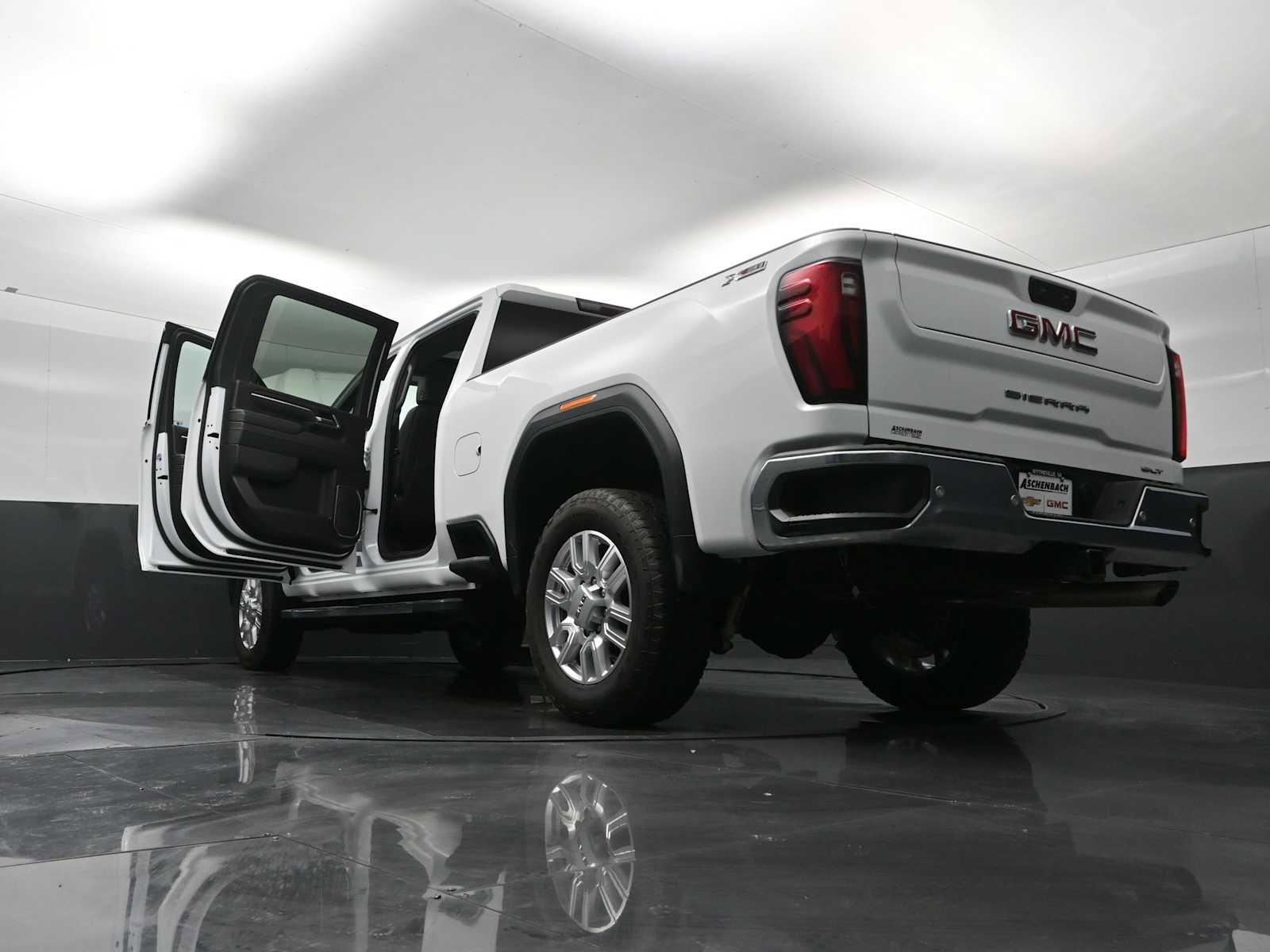 Used 2024 GMC Sierra 2500 SLT w/ SLT Premium Package image 36