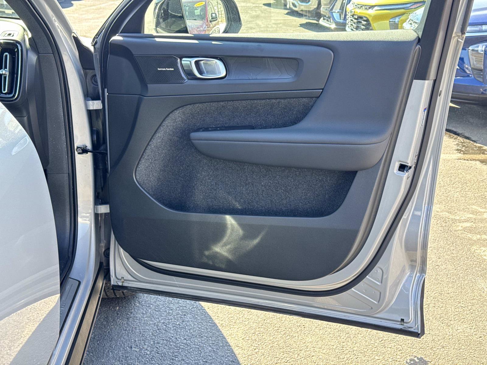 Used 2024 Volvo C40 P8 Recharge Ultimate image 14