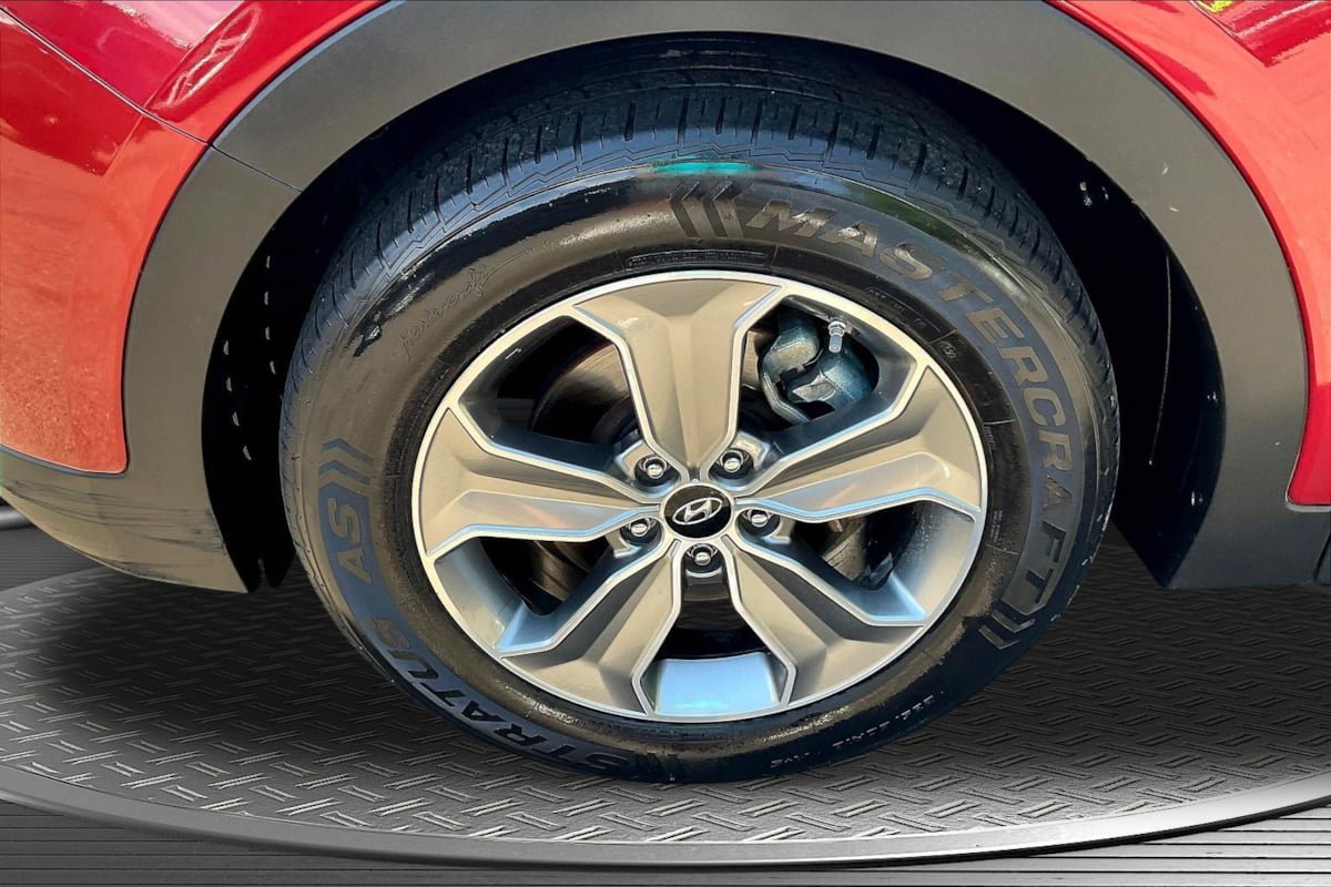 Used 2015 Hyundai Santa Fe GLS AWD/4WD image 32