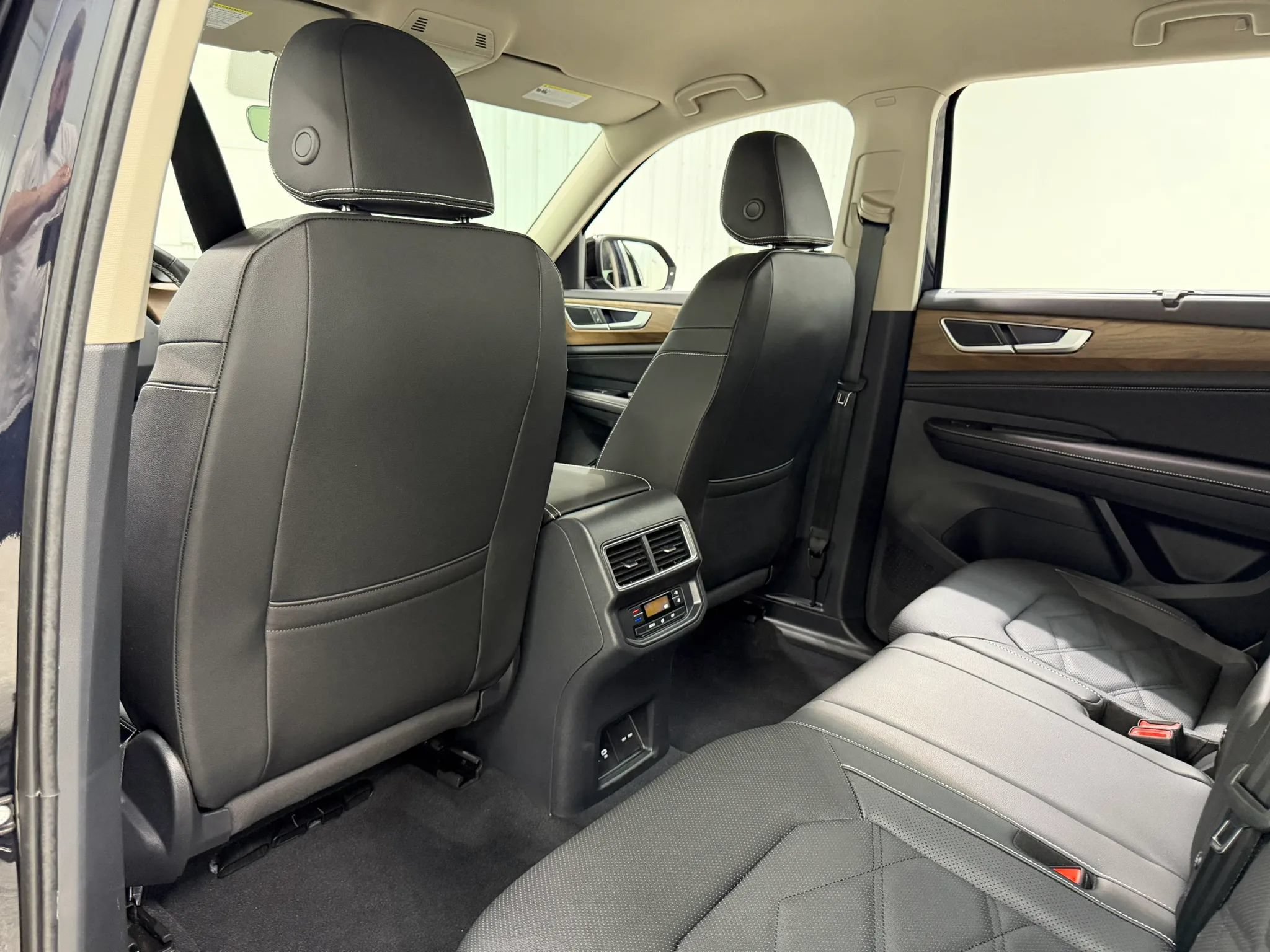 Used 2026 Volkswagen Atlas SE AWD/4WD image 16