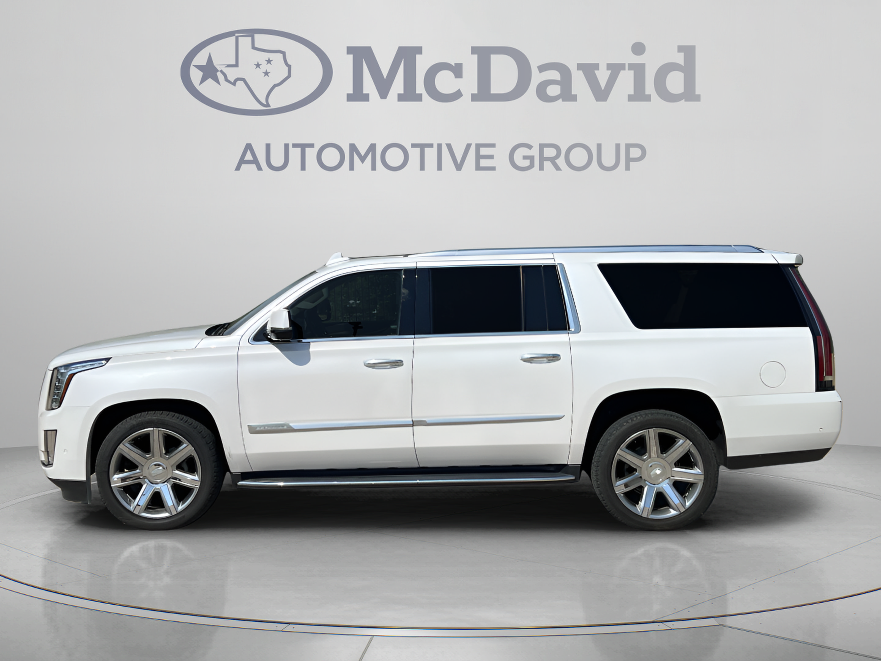 Used 2019 Cadillac Escalade ESV Luxury AWD/4WD image 4