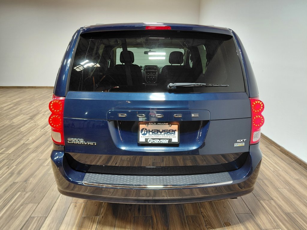 Used 2015 Dodge Grand Caravan SXT FWD image 17