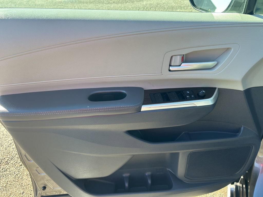 Used 2021 Toyota Sienna XLE image 17