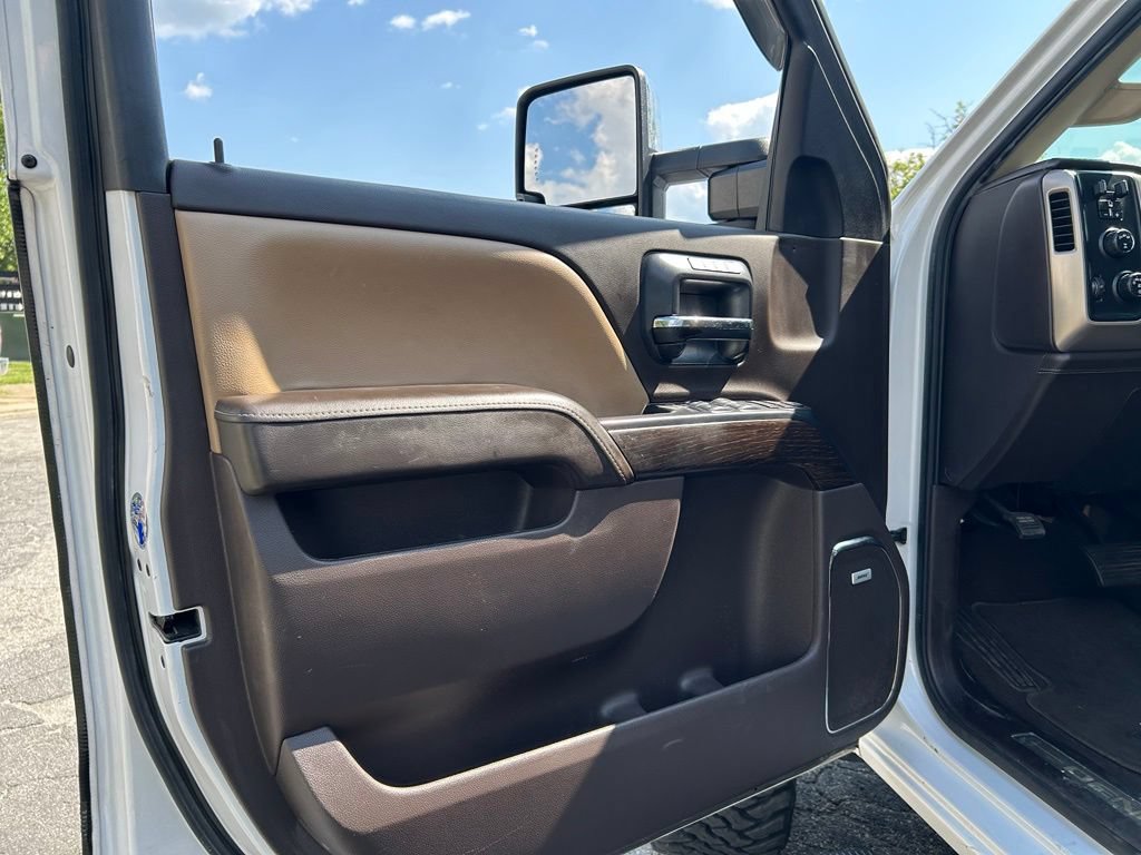 Used 2019 GMC Sierra 2500 Denali w/ Duramax Plus Package AWD/4WD image 10