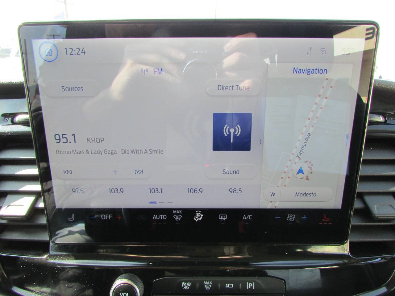 Used 2023 Ford Transit 350 XLT image 21