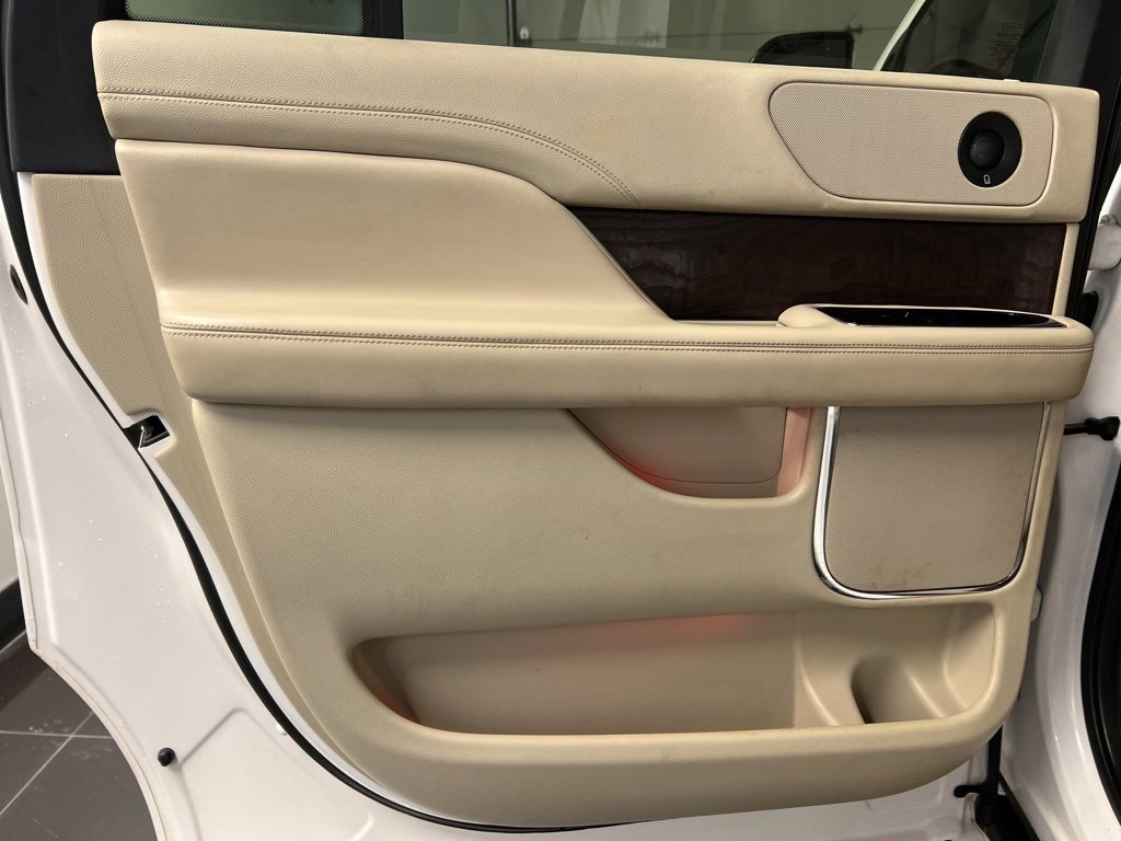 Used 2018 Lincoln Navigator L Reserve w/ Technology Package image 34