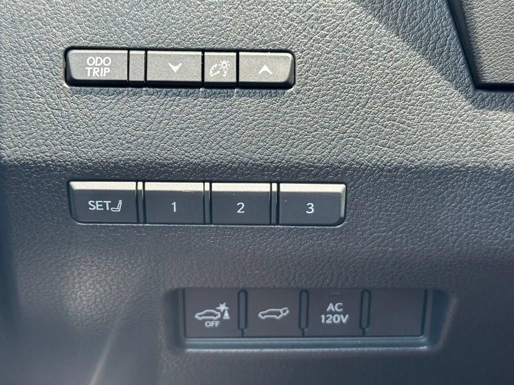 Used 2024 Lexus GX 550 w/ Accessory Package (2T) AWD/4WD image 17