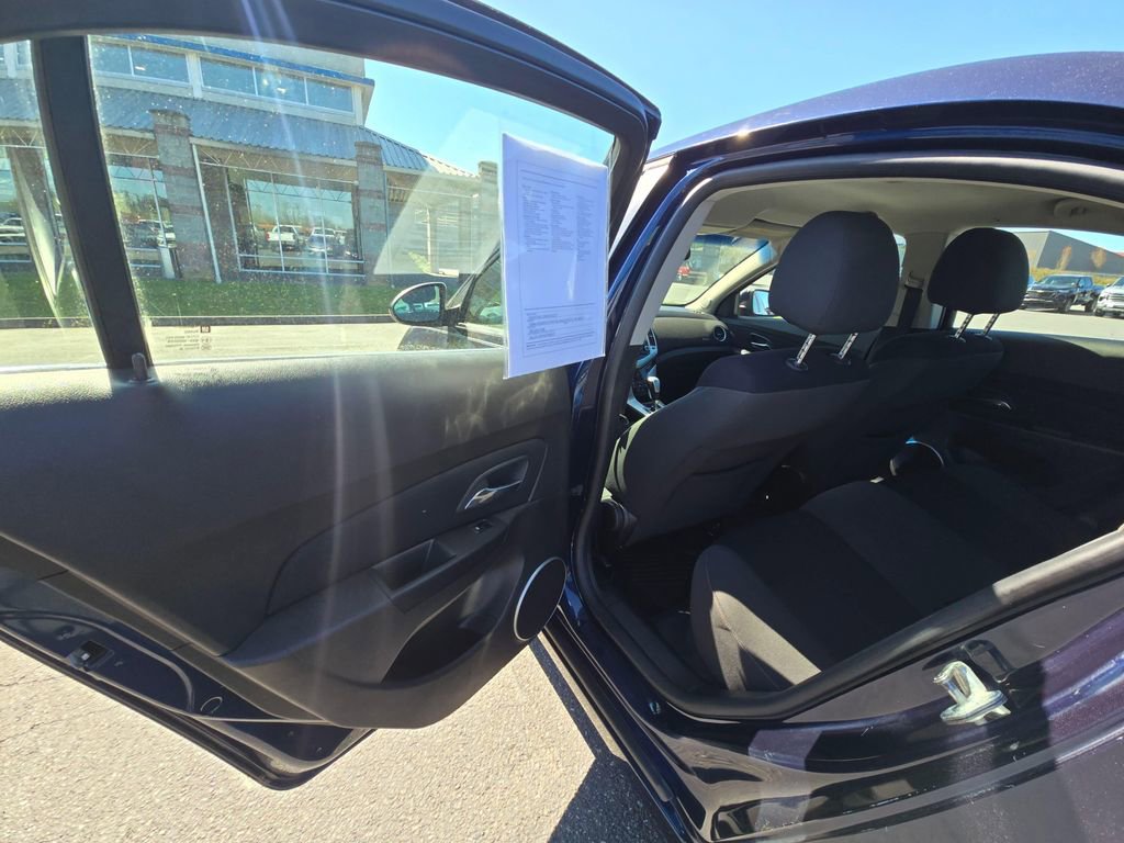 Used 2011 Chevrolet Cruze LT FWD image 11
