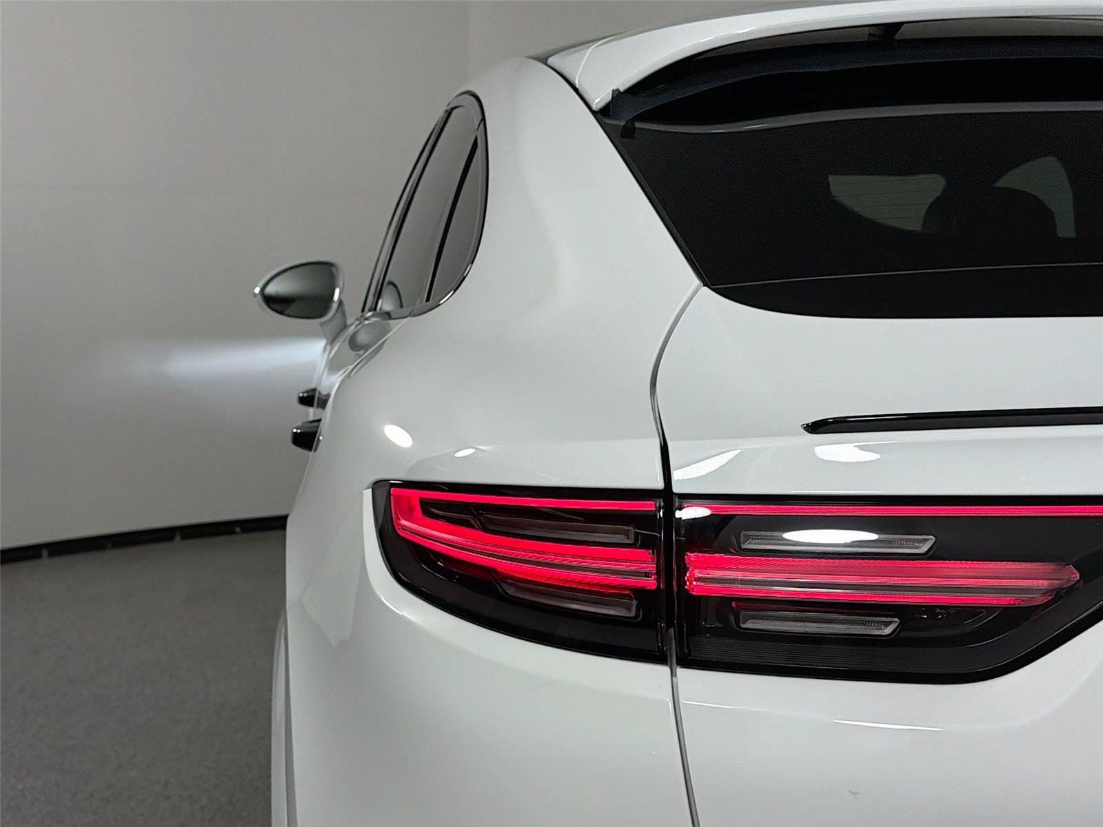 Certified 2023 Porsche Cayenne Platinum Edition AWD/4WD image 16