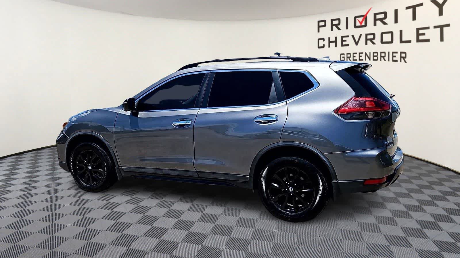 Used 2018 Nissan Rogue SV w/ Premium Package FWD image 6