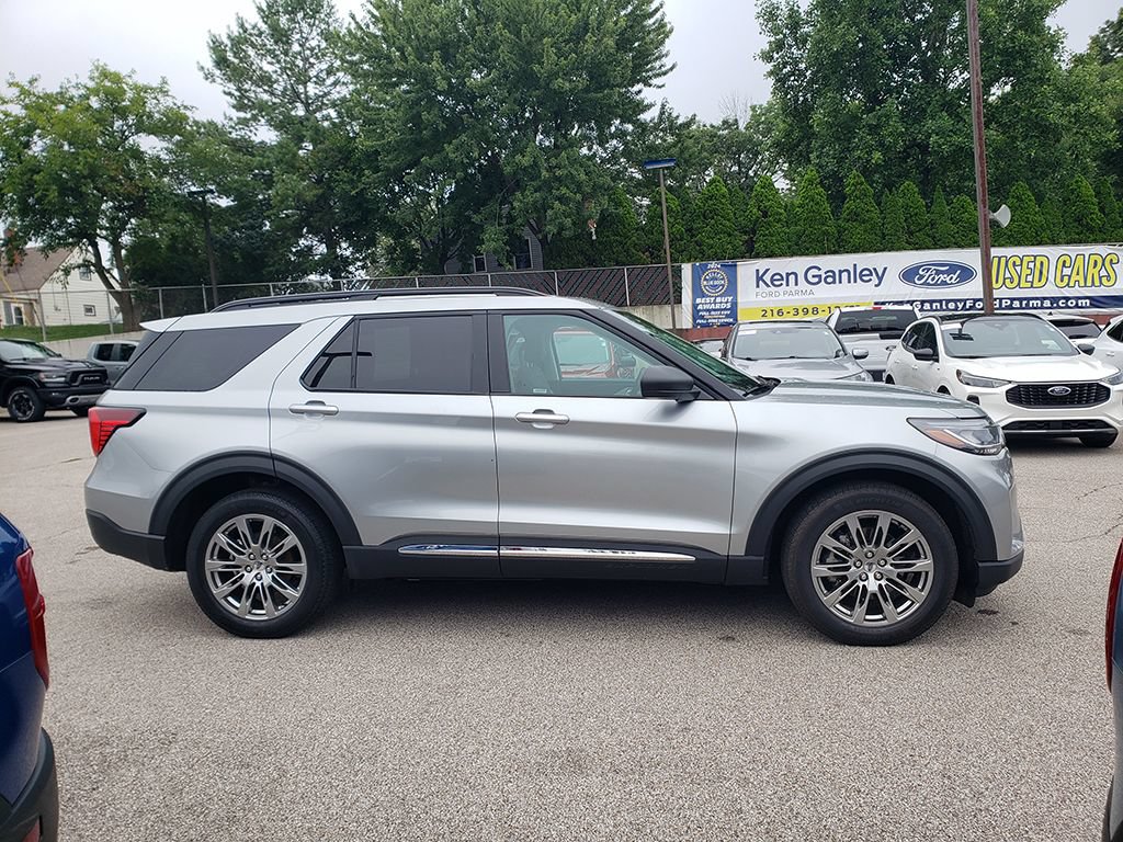 Used 2025 Ford Explorer Active w/ Active Comfort Package AWD/4WD image 4
