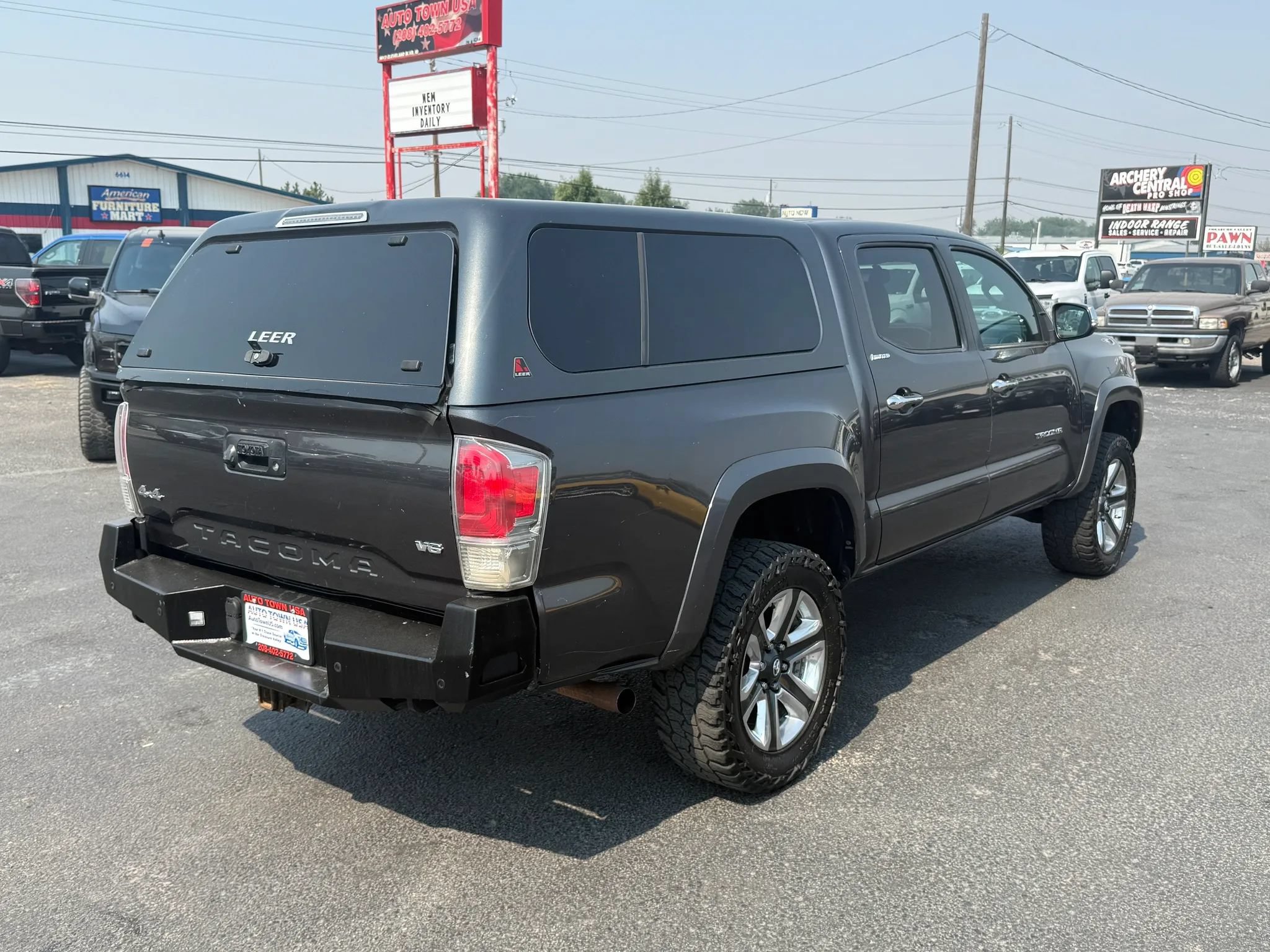 Used 2016 Toyota Tacoma Limited w/ Towing Package AWD/4WD image 5
