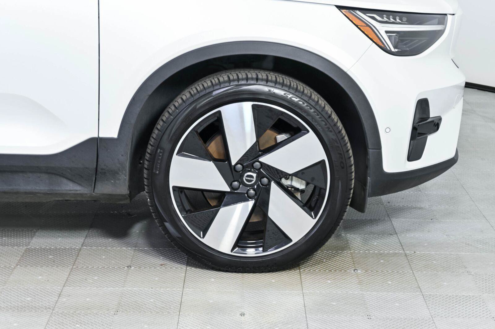 Certified 2024 Volvo C40 Recharge Ultimate AWD/4WD image 39