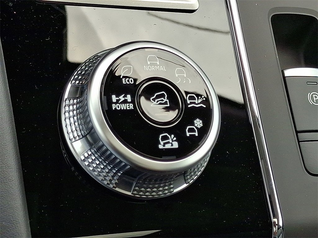 New 2025 Mitsubishi Outlander SE image 13