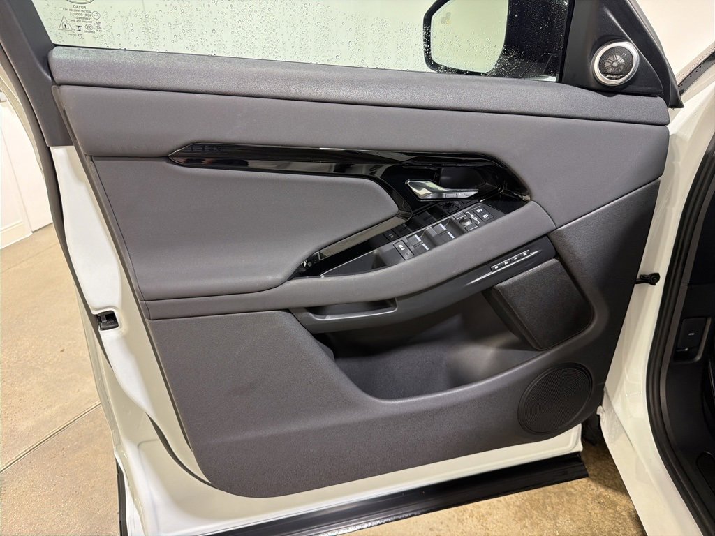 Used 2024 Land Rover Range Rover Evoque S image 9