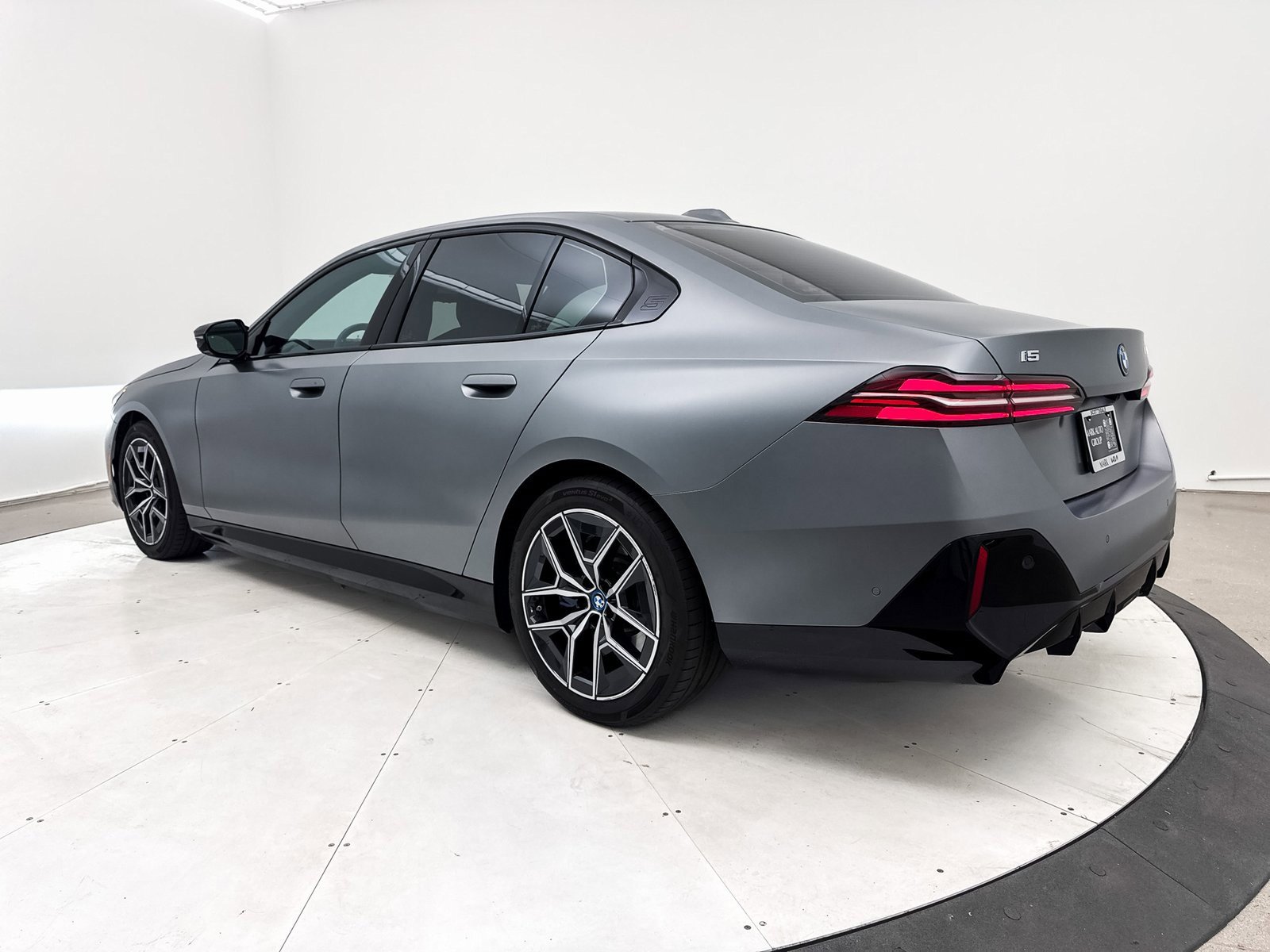 Used 2024 BMW i5 M60 w/ Premium Package image 18