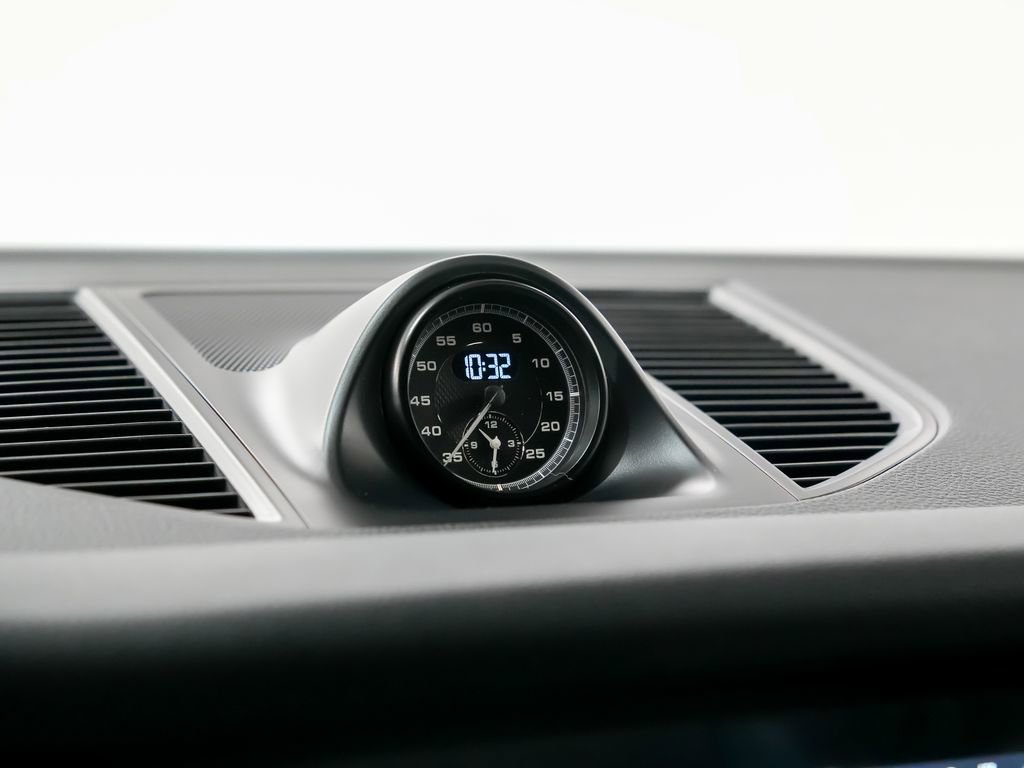 Certified 2025 Porsche Macan S image 29