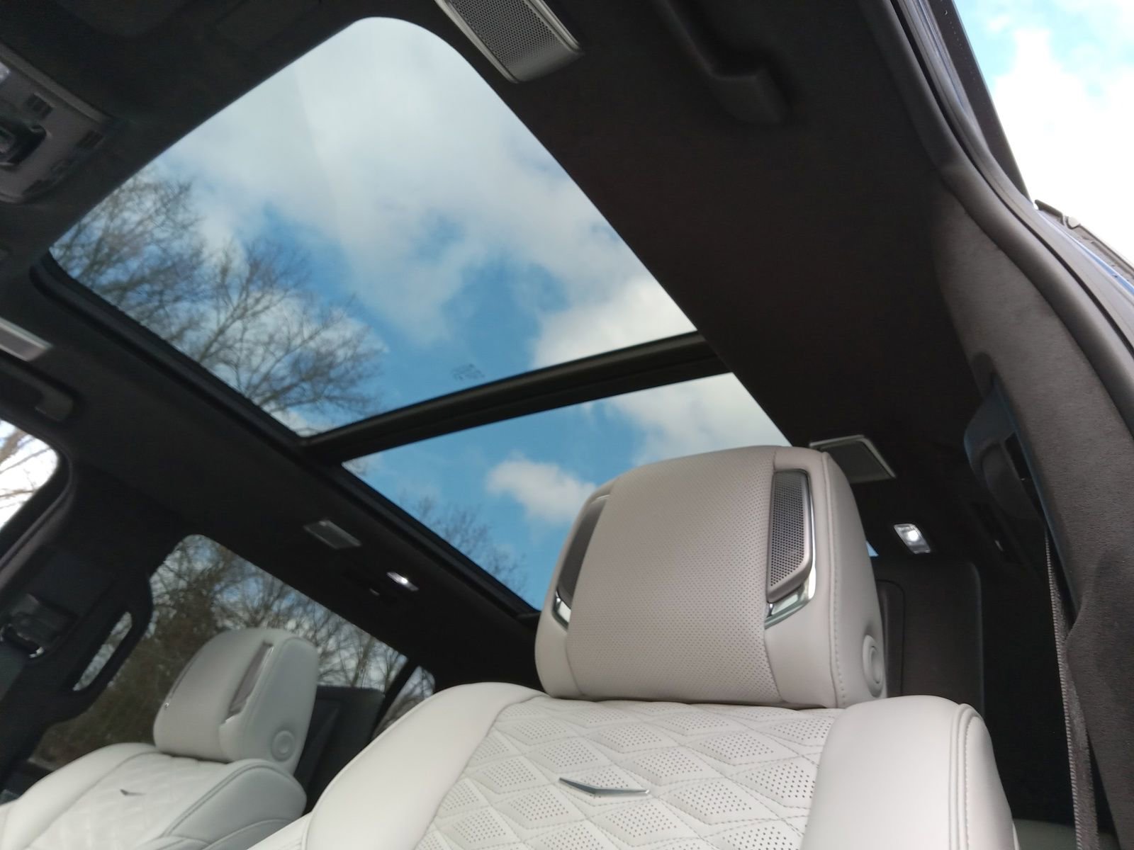 Used 2025 Cadillac Escalade Sport Platinum w/ LPO, ONYX Package image 11