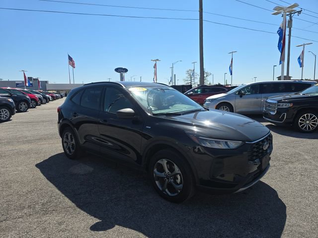 Certified 2025 Ford Escape ST-Line AWD/4WD image 3