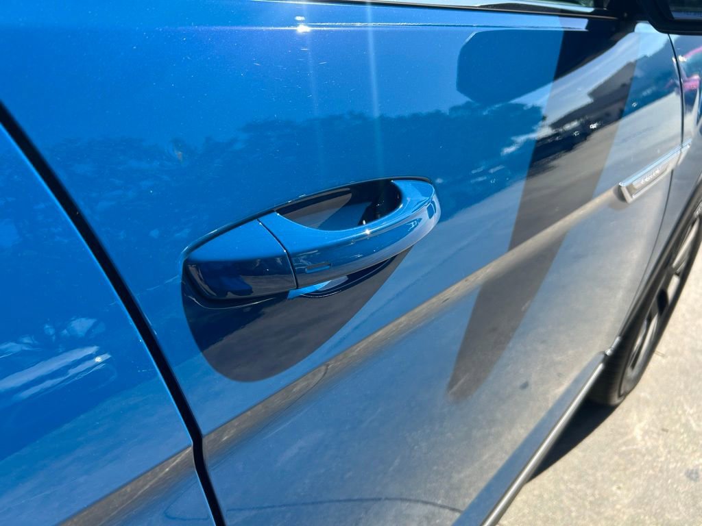 Used 2025 Volkswagen Atlas Cross Sport SE w/ Panoramic Sunroof Package image 33