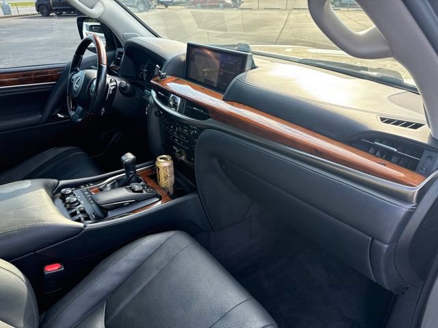 Used 2018 Lexus LX 570 4WD w/ Luxury Package image 15