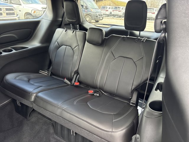 New 2026 Chrysler Pacifica Select image 16